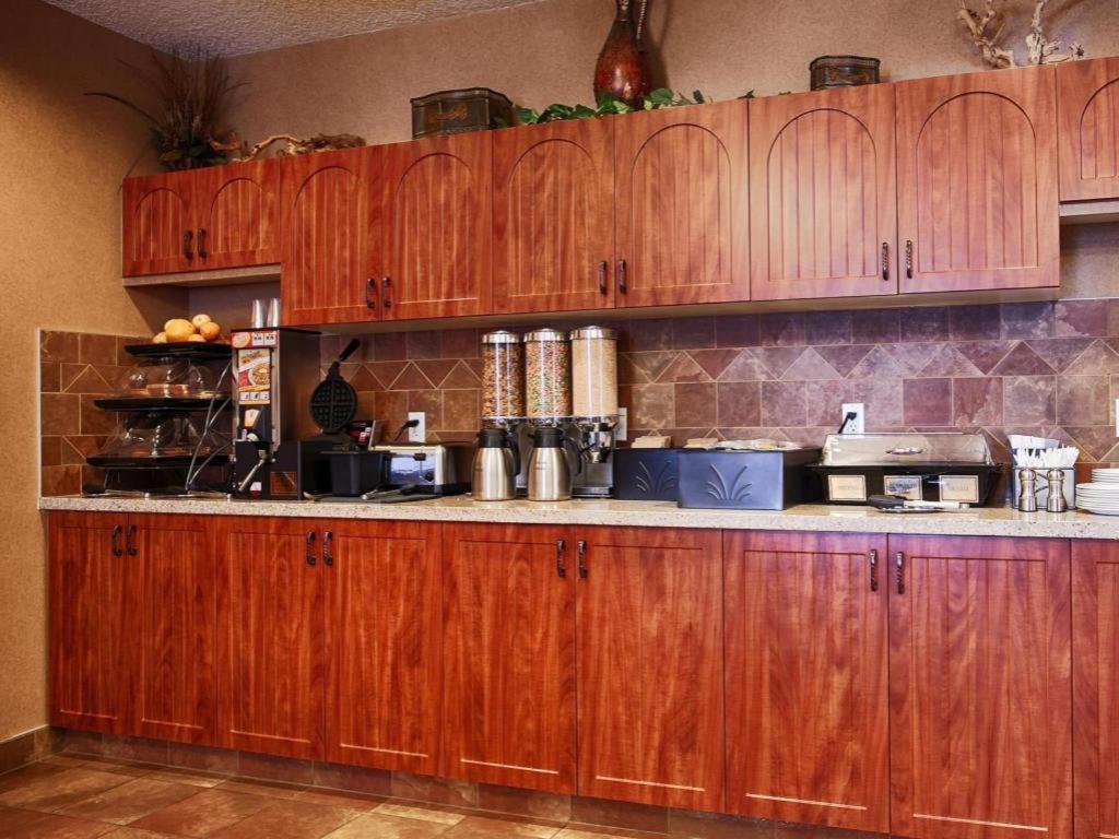 Best Western Diamond Inn Three Hills Esterno foto