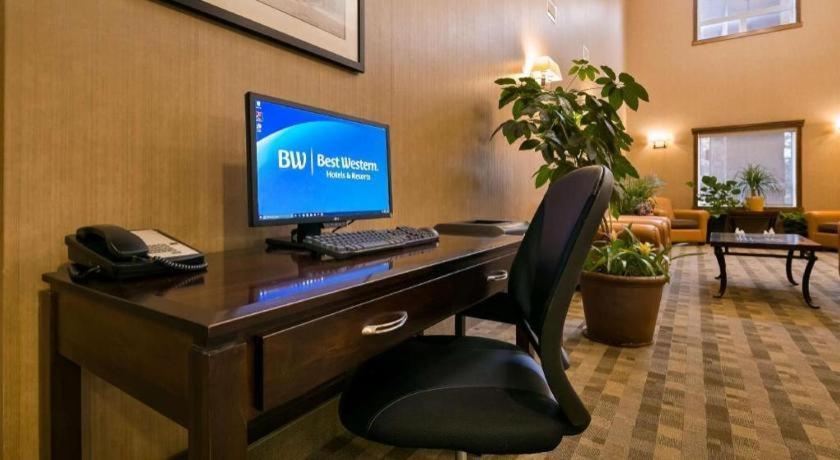 Best Western Diamond Inn Three Hills Esterno foto
