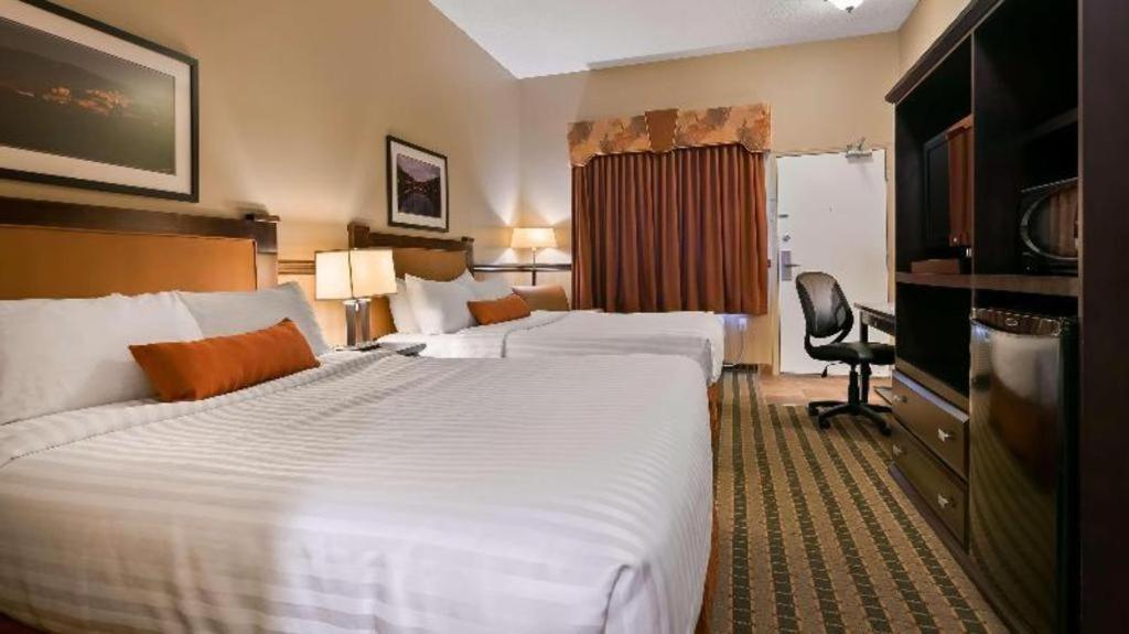 Best Western Diamond Inn Three Hills Esterno foto